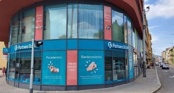 Fotka bankovní pobočky Partners Banky